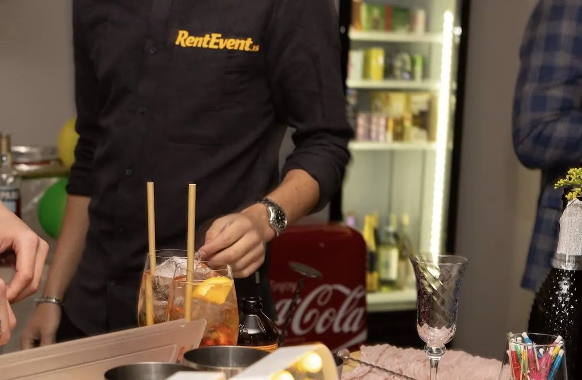 RentEvent bartender mixing cocktails